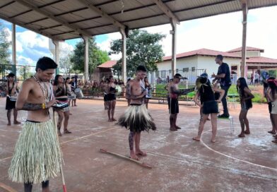 Emenda leva música e dança a 400 crianças indígenas em Dourados Emenda leva música e dança a 400 crianças indígenas em Dourados